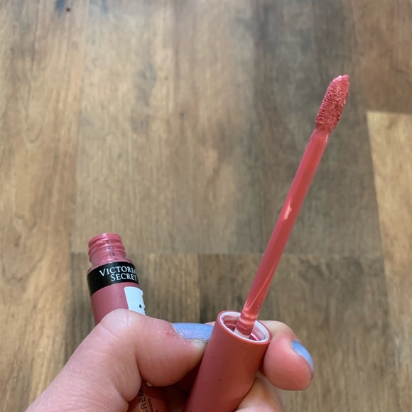 Victoria's Secret Vintage Velvet Matte Cream Lip Stain - Picture 5 of 5